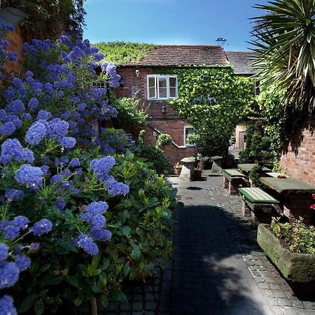 The Greyhound Coaching Inn Lutterworth Exterior photo