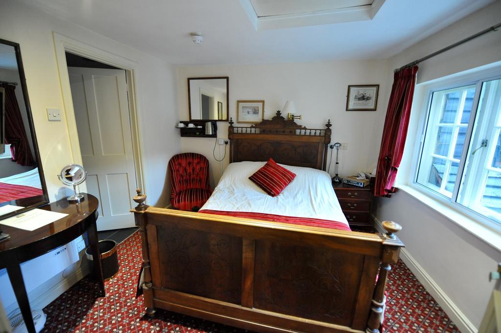 The Greyhound Coaching Inn Lutterworth Room photo