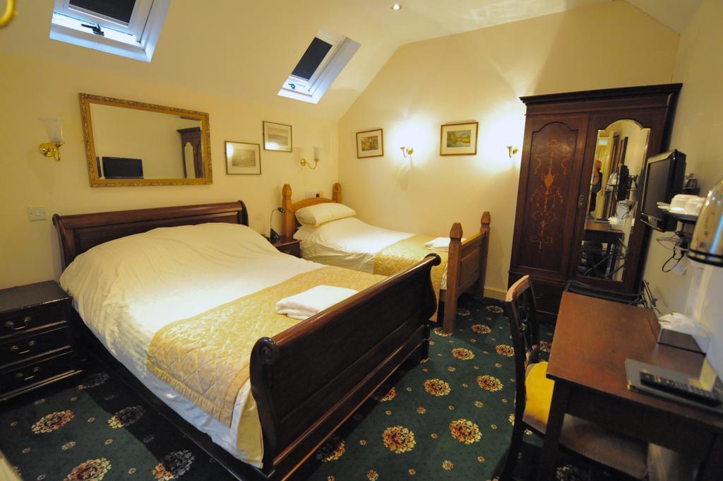 The Greyhound Coaching Inn Lutterworth Room photo